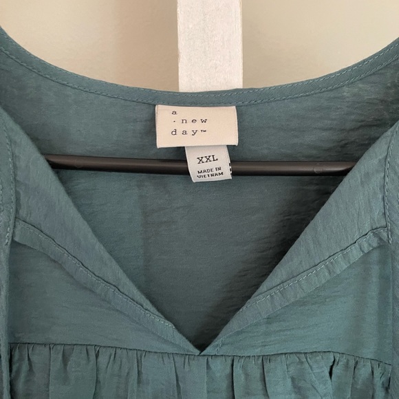 •Teal Top• - Picture 3 of 4